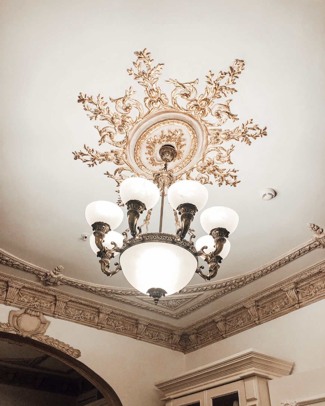 Ceilings with chandelier Morden designs and lamps jivan furniture